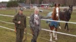 Bo Svedin och Nisse Björklund som vargvakter vid Orsa ridskola. Tidigt på morgonen gick vargar genom hästhagarna.