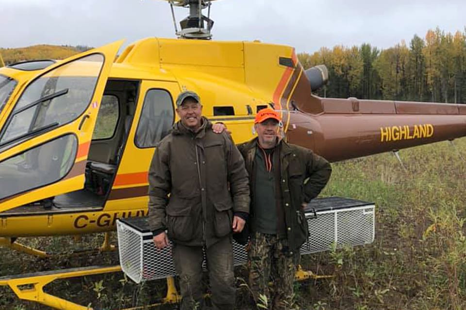 Elkjakten i Kanada slutade med en dramatisk översvämning. Robert Jidesjö från Hallstahammar och Johan Rydberg från Västerås räddades med helikopter från vildmarken i Klippiga bergen.