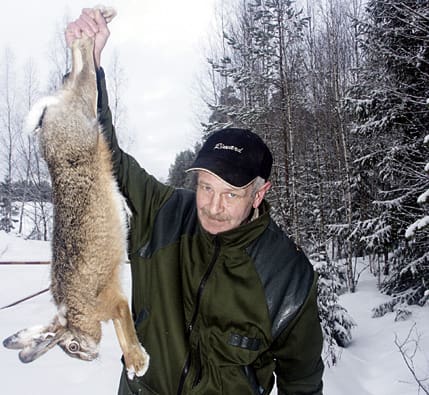 Fältharen är oönskad av många jägare. Singe Persson tycker att jakten på fälthare är den roligaste harjakten.