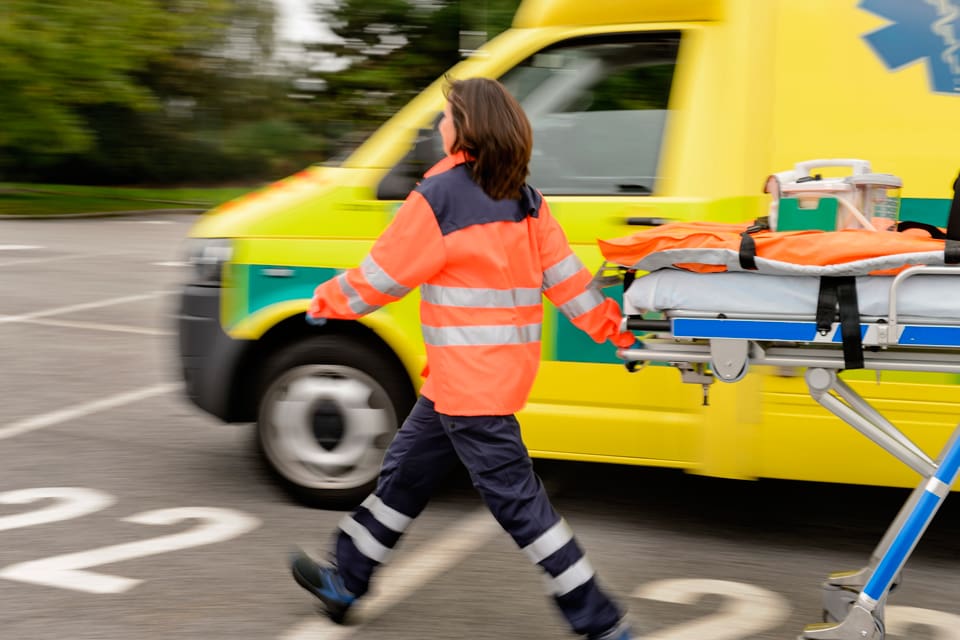 Två omhändertagen för fylleri på kort tid, med ambulansfärd vid ett av fallen då polisen ingrep, räcker för att förlora jaktvapnen, enligt kammarrätten.