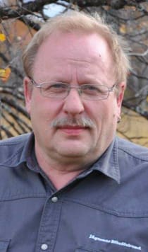 Bengt Larsson, ordförande för JRF-distriktet i Dalarna, kritiserar att länsstyrelsen har infört en speciell honkvot i licensjakten på björn.
