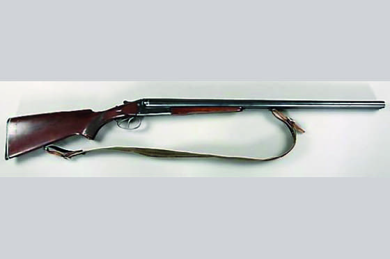 En änka i 70-årsåldern lämnade aldrig in den avlidne makens jaktvapen, den hagelbössa som syns på bilden. Hon dömdes därför till dagsböter för ringa vapenbrott.