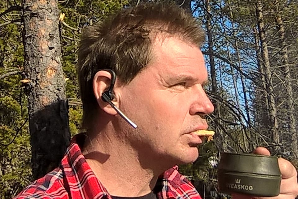 Jägaren Tor Karlsson i Storuman har tillbringat stora delar av sitt liv i skogen med bössan på axeln. Nu kämpar han sedan tre år för att myndigheterna ska lämna tillbaka hans vapen.