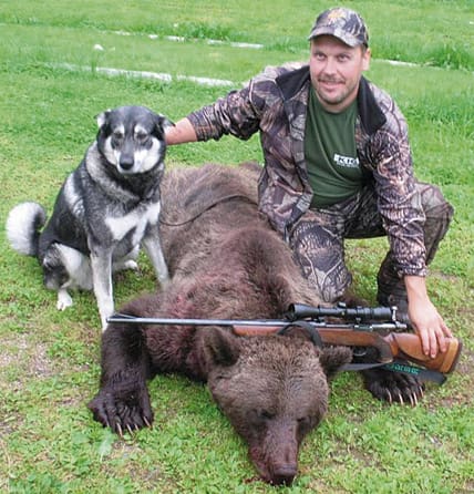 Efter att ha gått runt i berget cirka en timme dök björnen upp och Björn Lindberg fällde den med sin .30-06-bössa. Björnen, en märkt hanne på 178 kilo, var den först fällda björnen jämten Nemo.