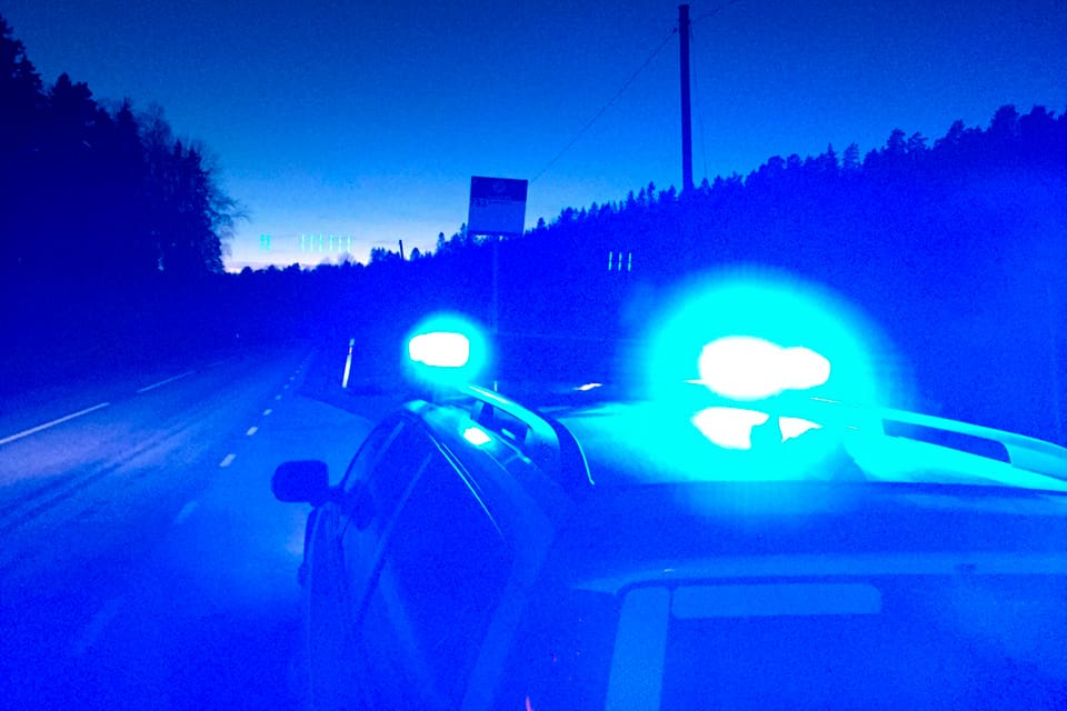En 60-årig bilförare dödades på E22:an mellan Kristianstad och Bromölla efter en viltolycka med vildsvin, som gjorde att en vält lastbil och lasten med grishuvuden låg över hela vägbanan. (Arkivbild)