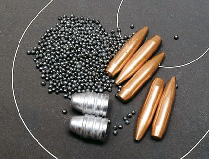 Jägarnas Riksförbund motsätter sig att jägare och skyttar ska tvingas betala miljöavgifter för att använda blyammunition.