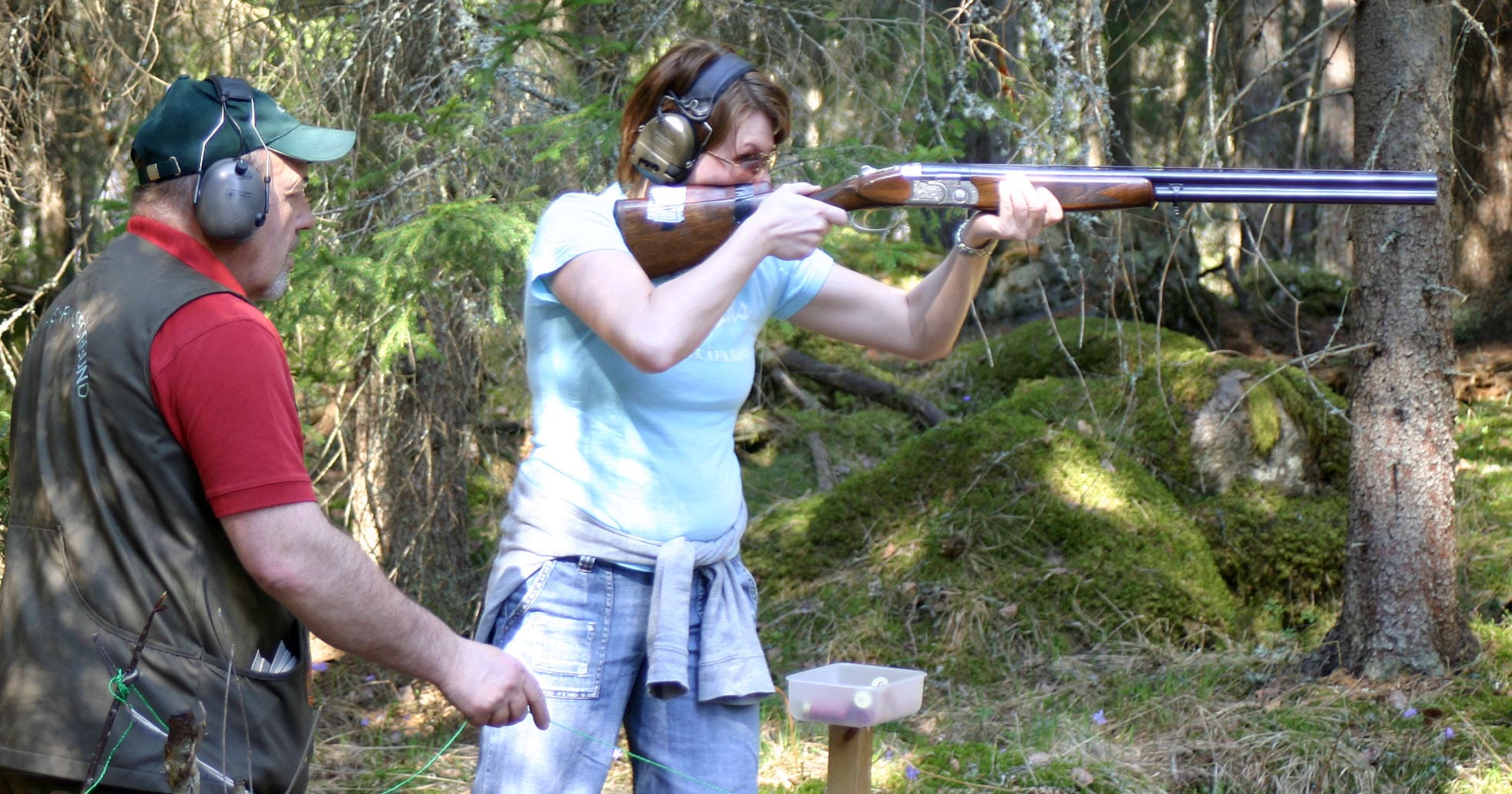 Bly i fast form från kulor och hagel är ett obetydligt miljöhot i förhållande till de problemen som en övergång till alternativ ammunition skulle ge.