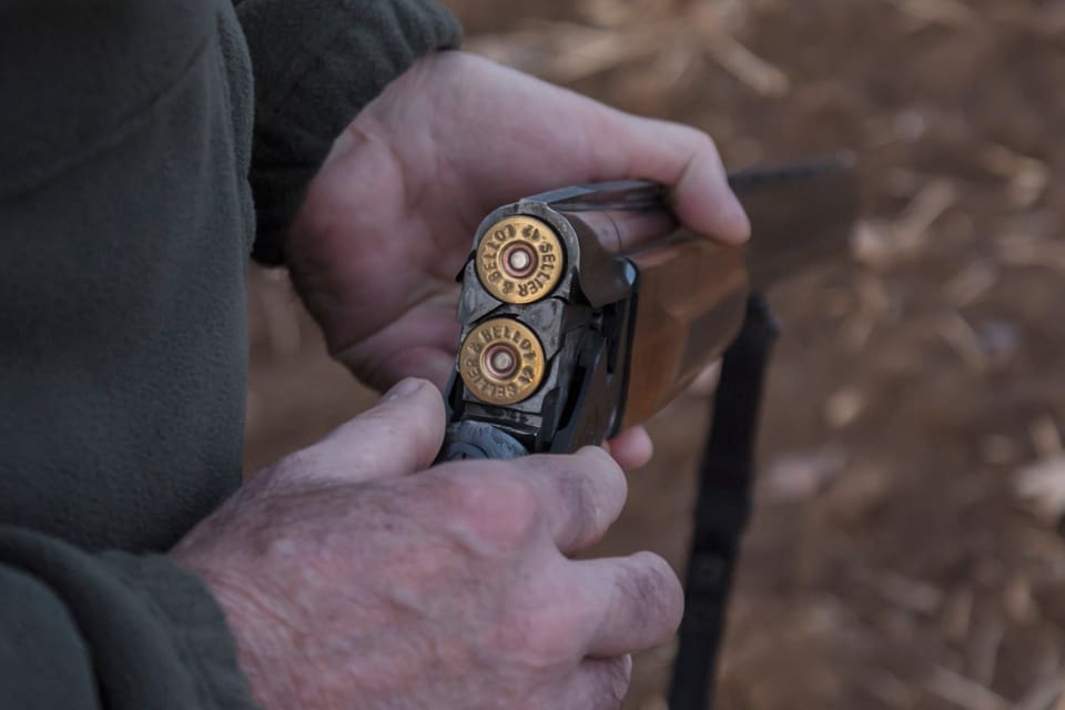 En 82-åring har överklagat att han fått sina vapen omhändertagna efter en anmälan av en läkare. Enligt förvaltningsrätten ska mannen få tillbaka sina vapen eftersom det saknas uppgifter om varför han skulle vara olämplig som vapenägare.