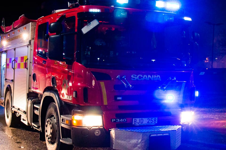 Räddningstjänsten ryckte ut i lördags till sjön Norr-Giningen utanför Bladåker och lyckades rädda en jakthund som legat flera timmar i sjön.