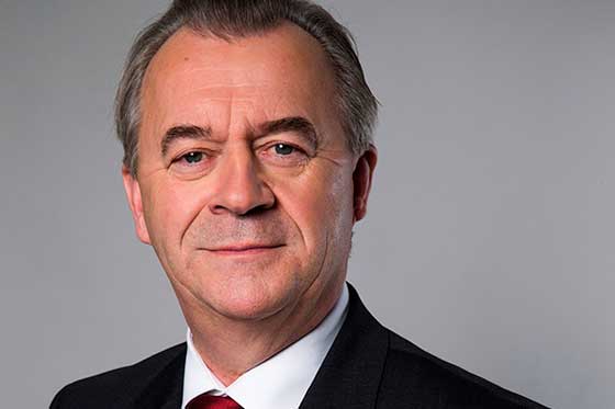 Landsbygdsminister Sven-Erik Bucht (S) skriver på sin Facebooksida att regeringen inte på något sätt står bakom Charlotta Riberdahls utspel om att privatpersoner inte ska få äga skog.