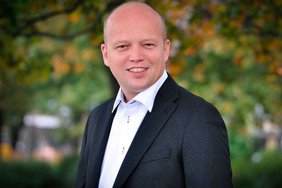 Ledaren för Senterpartiet i Norge säger nej till att skadegörande vargar ska DNA-testas innan det blir skyddsjakt. Det finns ingen mening i att skydda finsk-ryska invandrarvargar, anser C-ledaren Trygve Slagsvold Vedum