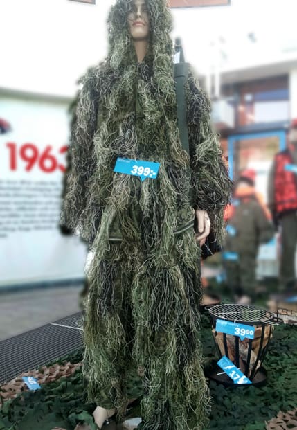 Ghillie suit är en form av ljudlöst kamoställ.