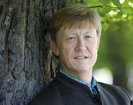 En högt uppsatt tjänsteman inom vargförvaltningen är skarpt kritisk till att miljödepartementet och miljöminister Andreas Carlgren tiger i frågan hur man ska gå vidare i den svenska vargfrågan. Sådana åsikter kan inte en tjänsteman säga öppet.