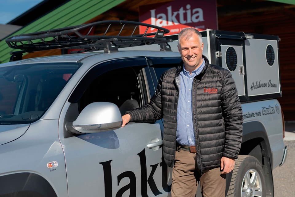 Christian Larsson, vd för Jaktia Jönköping, laddar för en coronasäker jaktmässa på lördag vid Hulukvarn Arena. Alla besökare ska sitta kvar i bilen och åka runt till olika stationer.