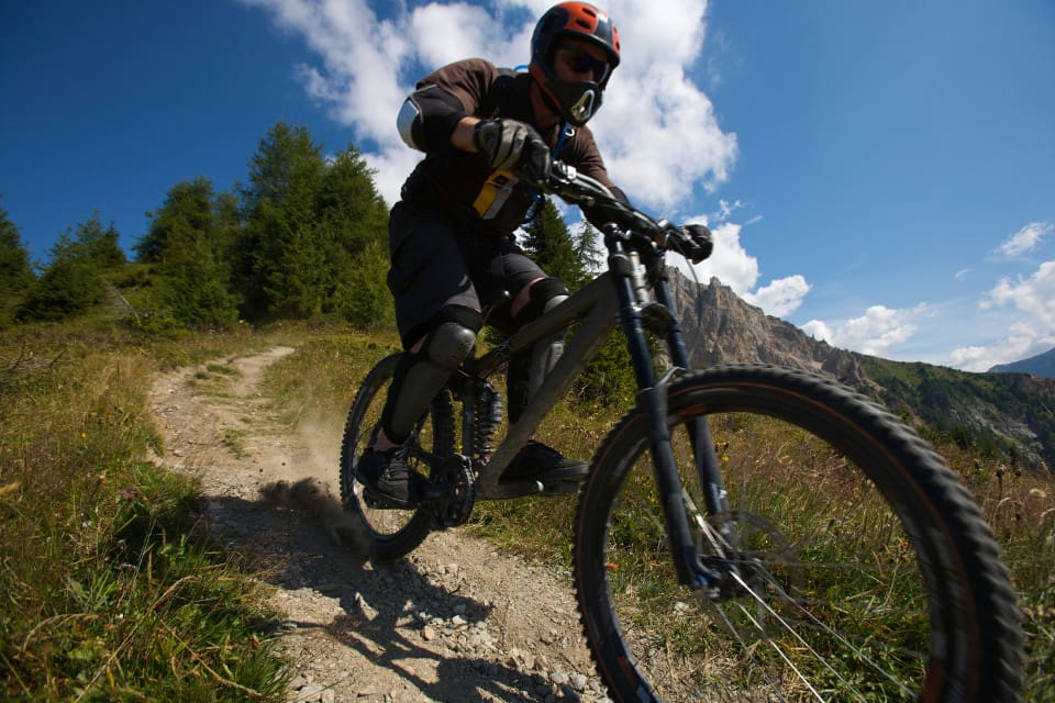 Cyklisten Marc Sutton hade bott i området i franska Alperna i fyra år och drev två restauranger, när han av misstag dödades av en jägare. (arkivbild)
