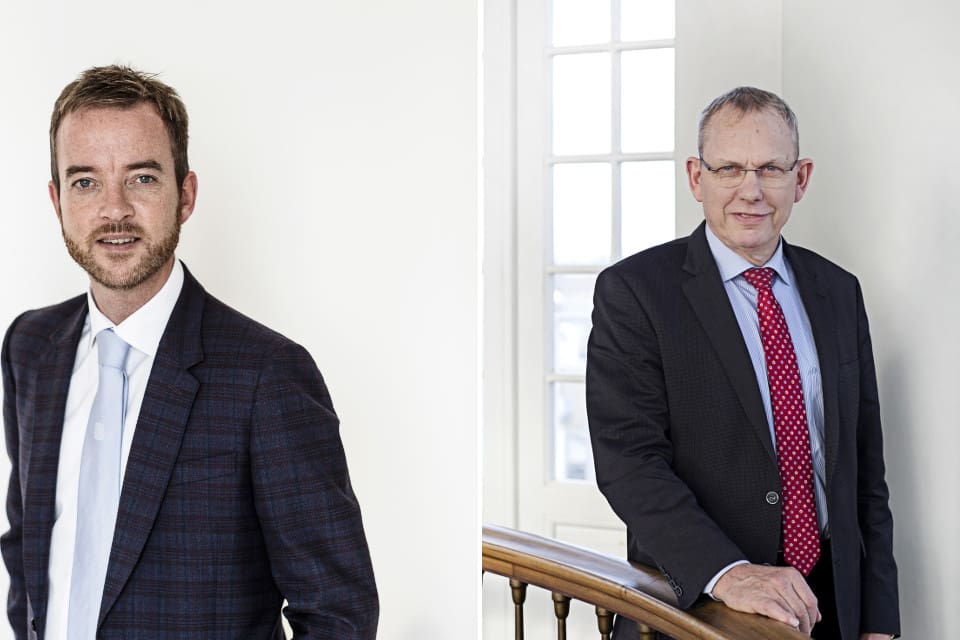 Miljöministern Esben Lunde Larsen (t.v.) och Martin Merrild (t.h.), ordföranden för Danmarks motsvarighet till LRF, är partikamrater och överens om att problemen som vargen skapar måste åtgärdas.