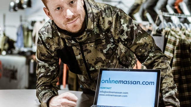 Jonas Ås, koncernchef för Interjakt, laddar för en digital jakt- och fiskemässa med början den 8 maj, där besökare bland annat kan chatta och ställa frågor i realtid.