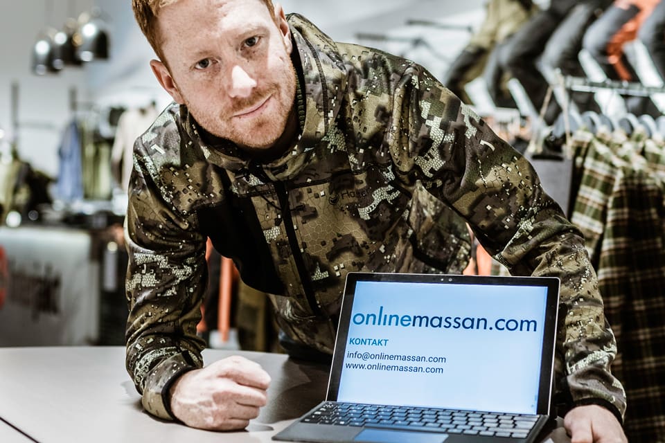 Jonas Ås, koncernchef för Interjakt, laddar för en digital jakt- och fiskemässa med början den 8 maj, där besökare bland annat kan chatta och ställa frågor i realtid.