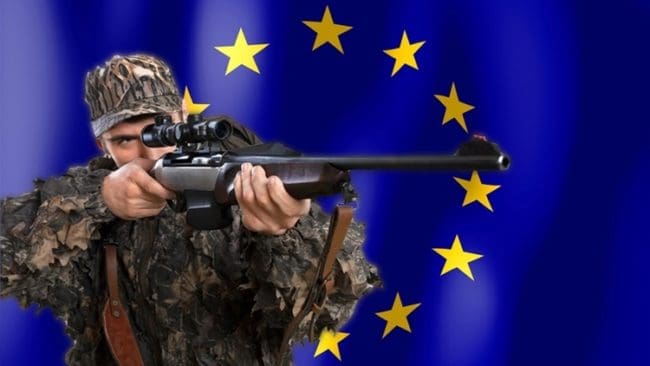 Liberalerna säger nej till en överimplementering av EU:s vapendirektiv i svensk vapenlagstiftning, som bland annat innebär att magasin regleras. Förslaget drabbar både försvarsförmågan samt jägare och skyttar, konstaterar fem L-politiker i ett debattinlägg.