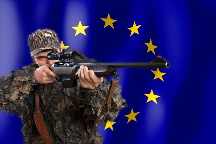 Liberalerna säger nej till en överimplementering av EU:s vapendirektiv i svensk vapenlagstiftning, som bland annat innebär att magasin regleras. Förslaget drabbar både försvarsförmågan samt jägare och skyttar, konstaterar fem L-politiker i ett debattinlägg.