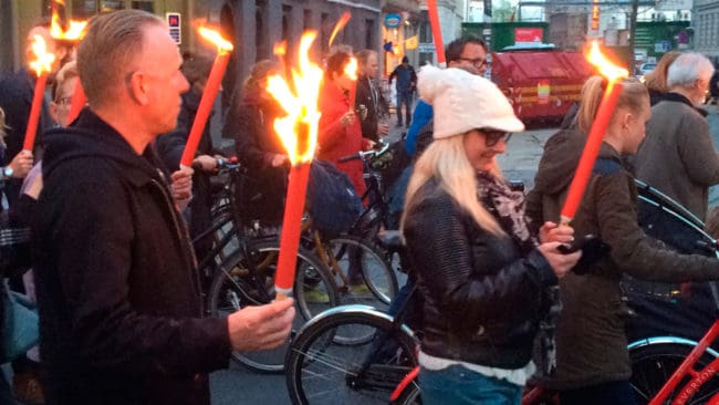 Det norska jägarförbundet arrangerar tillsammans med flera naturbrukarorganisationer ett fackeltåg i Oslo i protest mot regeringens nedbantade vargjakt.