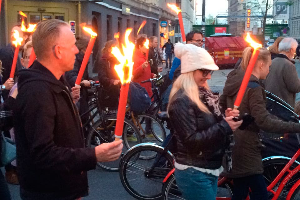 Det norska jägarförbundet arrangerar tillsammans med flera naturbrukarorganisationer ett fackeltåg i Oslo i protest mot regeringens nedbantade vargjakt.
