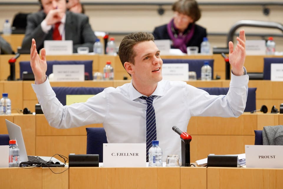 – Det som upprör mig mest är att den svenska vargpolitiken har legat fast oavsett vilken regering vi har haft. Och ändå säger inte regeringen ifrån, säger Christofer Fjellner (M).
