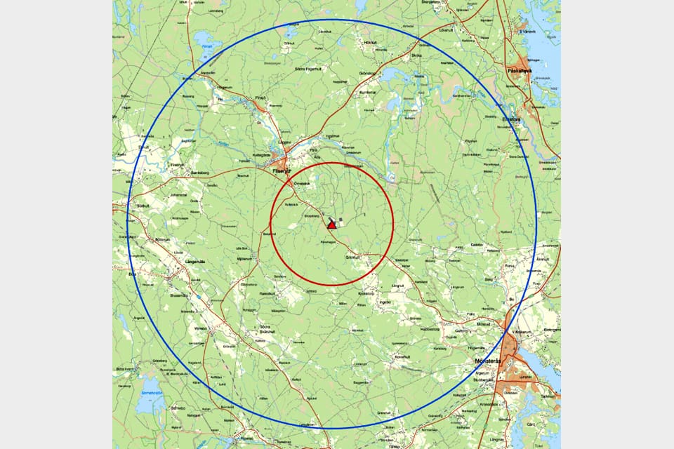Alla former av fågeljakt är förbjudet i en radie på en mil i Mönsterås kommun. Det handlar både om skydds- och övervakningsområdet runt hönsgården som drabbats av fågelinfluensa.