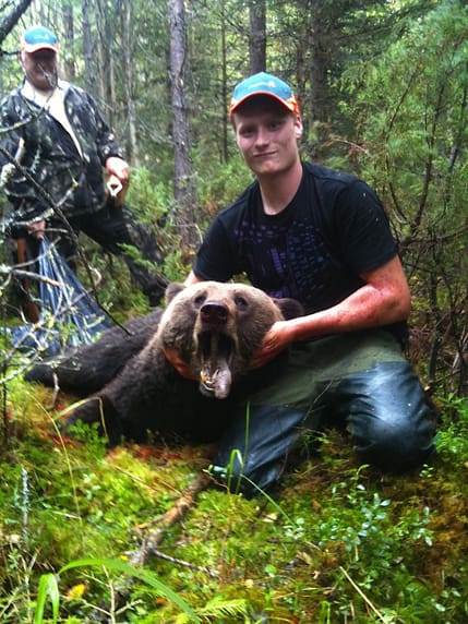 Tomas Proos med sin f&ouml;rsta bj&ouml;rn.