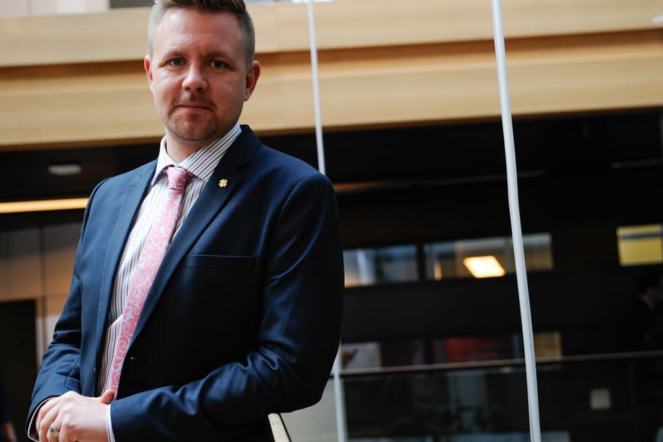 EU-parlamentarikern Fredrick Federley (C) tror att en ny EU-kommission efter valet till EU-parlamentet i maj kan ge en vändning och öppna för vargjakt i EU-länderna.
