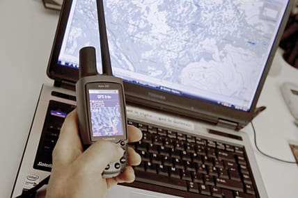 GPS-utrustning hotar att göra jakten oetisk. Viltet får för liten chans att klara sig, tycker Magnus Ekeros.