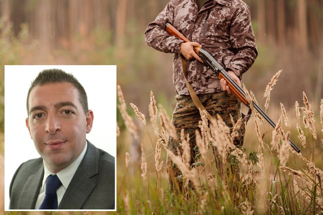 Liberalernas Roger Haddad frågar inrikesminister Anders Ygeman (S) vad han och regeringen avser att göra åt polisens långa handläggningstider för vapenlicenser.