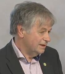 Håkan Larsson, särskild utredare inom Jaktlagsutredningen, tycker att det är fel att lägga ner utredningen.