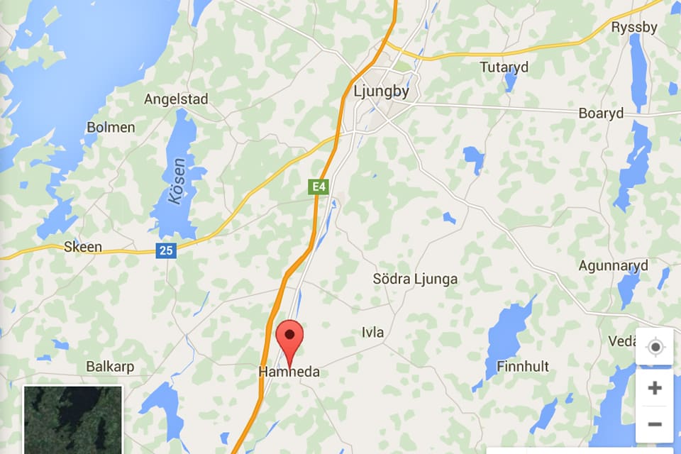 En fårbesättning ett par mil söder om Ljungby, i Hamneda, attackerades natten mot lördagen av varg.