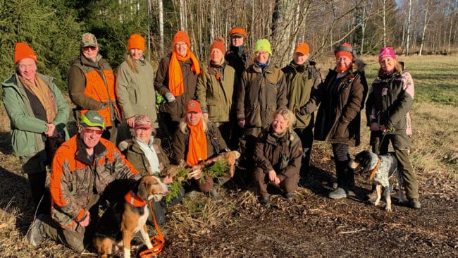 Två harar sköts för stövarna när JRF i Nykvarn-Södertälje arrangerade harjakt för elfte året i rad för kvinnliga medlemmar. Den här gången deltog 13 kvinnor.