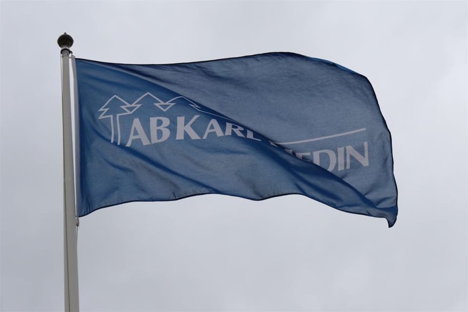 Den andra veckan av rättegången mot Karl Hedin inleds i morgon, tisdag. Nu står hans affärsverksamhet och en företagsbot i centrum.