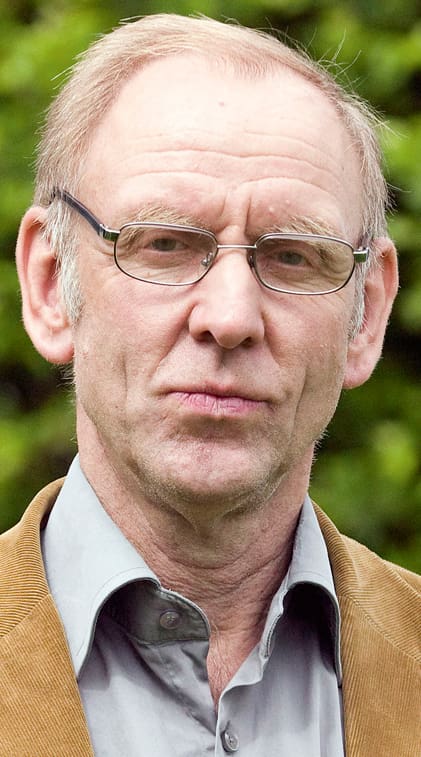 – Vi kräver att man agerar från regeringen och tar ett nytt grepp av hela rovdjurspolitiken, säger Henrik Tågmark, JRF:s rovdjursansvarige, apropå beslutet om skyddsjakt på varg.