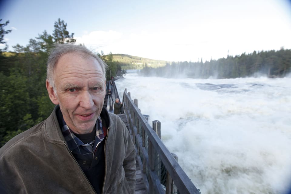 Henrik Tågmark, förste vice ordförande i Jägarnas Riksförbund, tycker att Naturvårdsverket kör över länsstyrelserna med beslutet att slopa licensjakten på varg i vinter.