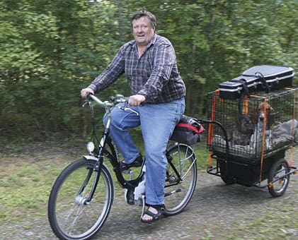 På rull. Grannen hjälpte till och tog en bild när vi gav oss iväg på vår jakthundssemester.