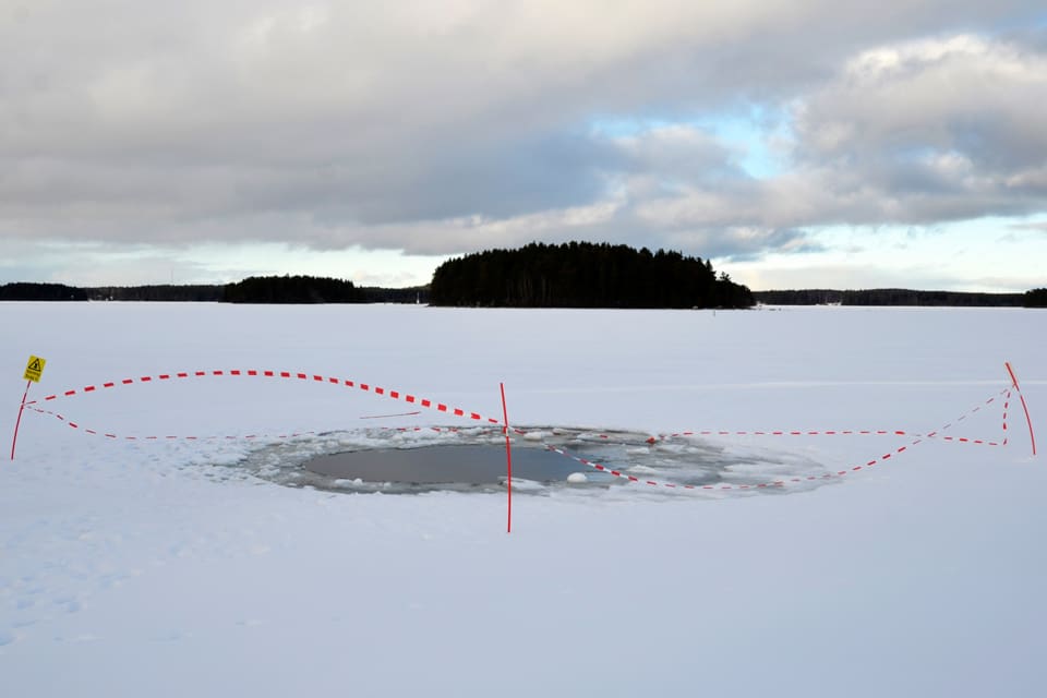 Både jägaren i 60-årsåldern och hans hund hittades döda i isvaken i Storfjärden utanför Kramfors sedan mannen anmälts försvunnen på söndagen. (Arkivbild)