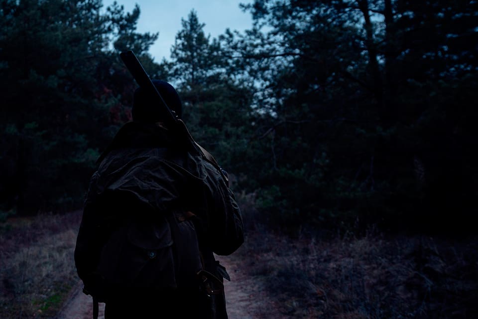 En kanadensisk jägarorganisation ifrågasätter om jakt nattetid kan ses som säker jakt över huvud taget.