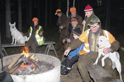 Björkvattnets jaktlag i Jämtland berörs av planerna att bygga ut vindkraften. För ett jaktlag med 20 medlemmar kostar det 24 000 kronor i ansökningsavgifter om det byggs vindkraftverk på deras jaktmark. Dessutom tillkommer massor med byråkratiskt krångel för att få avlossa ett enda skott.