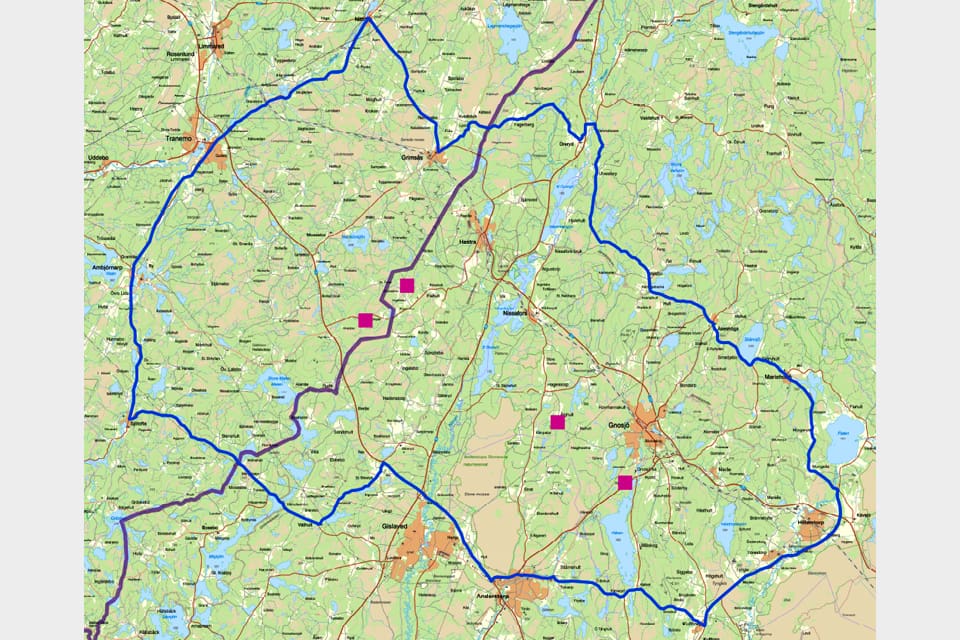 Skyddsjakten på en varg får ske på båda sidorna av länsgränsen runt Gnosjö och öster om Tranemo. Fyrkanterna visar platserna för vargangrepp på får.