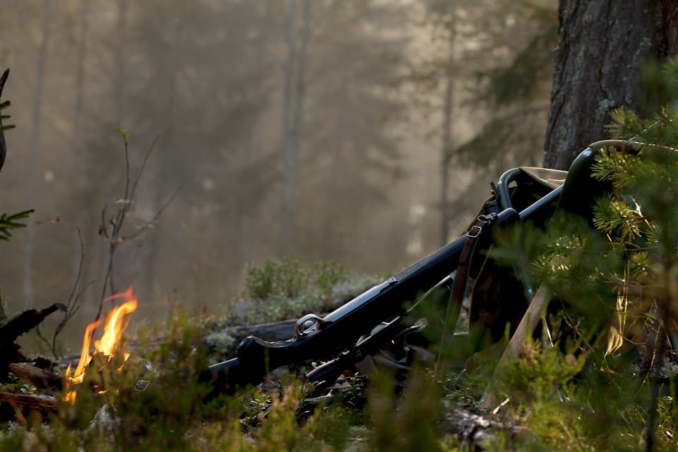 ”När en affärsrelation inte fungerar är det bättre att gå skilda vägar. För allas skull˝, skriver två företrädare för den statliga skogsjätten Sveaskog som svar till Grundforsbyggets jaktklubb som hävdar att de sagts upp på felaktiga grunder.