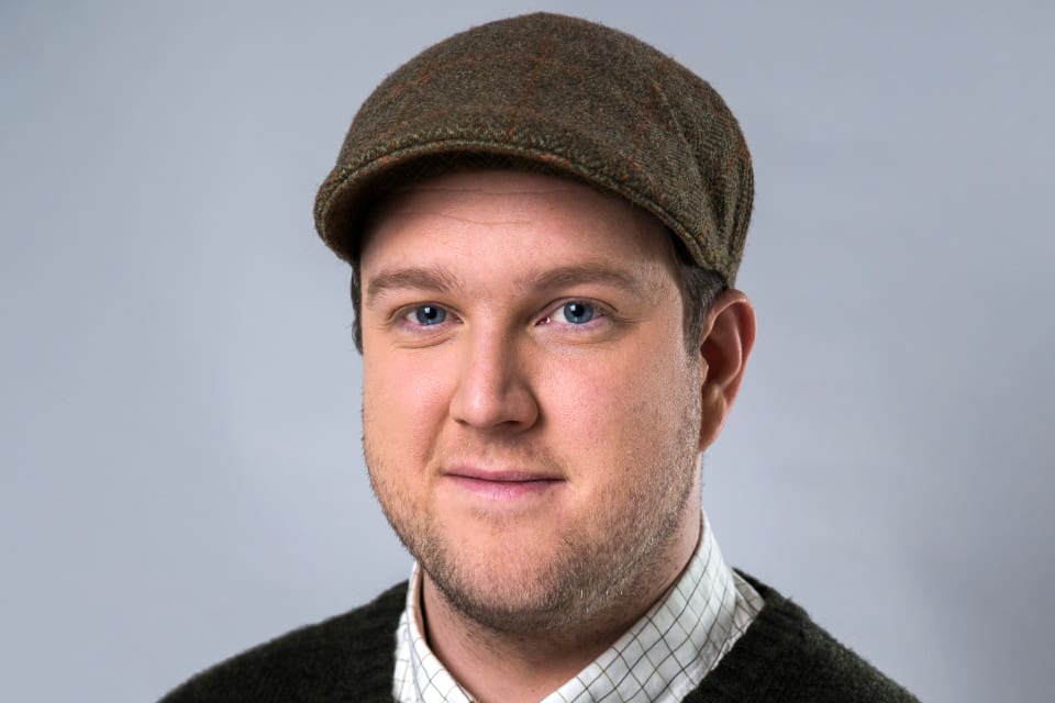 Riksviltvårdskonsulent Jens Gustafsson anser att det är ett kardinalfel att jämföra hägnade djur med vilda djur.
