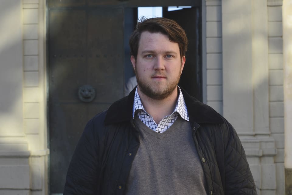 Jens Gustafsson, JRF:s riksviltvårdskonsulent, berättar på en jägarträff i Bollnäs hur jaktfientliga aktivister bör bemötas när de konfronterar jägare som är ute på jakt.
