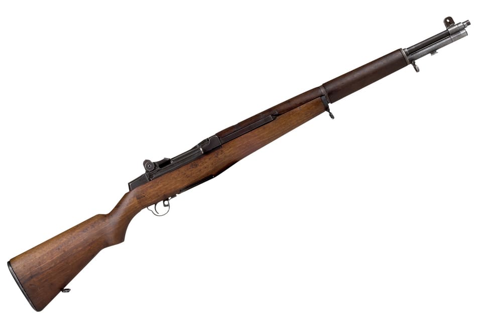 Normalt sett är den gamla militära studsaren Garand en billig dussinvara. Men halvautomaten som tillhört president Kennedy kan klubbas på en auktion för drygt 800 000 kronor.