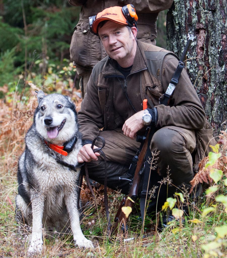 Jägarprofilen Thomas Ekberg påpekar att jakthundar som inte är rådjursrena inte bör släppas när det är skarsnö.