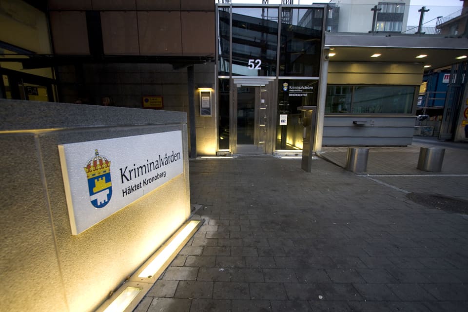 Industriledaren blir kvar på Kronobergshäktet i Stockholm.
