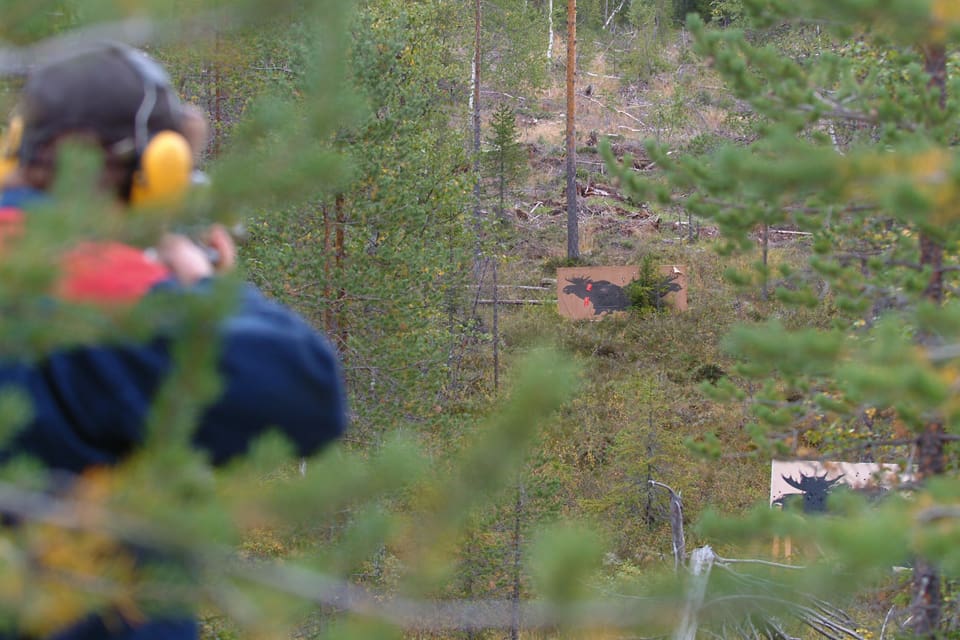Polismyndighetens planer på nya föreskrifter för skjutbanor innebär bland annat att alla stationer för fältskytte och jaktstigar ska besiktigas före en tävling. Den byråkratin och avgifterna kan ta kål på skyttet, befarar både jägare, skyttar och M-politikern Sten Bergheden.